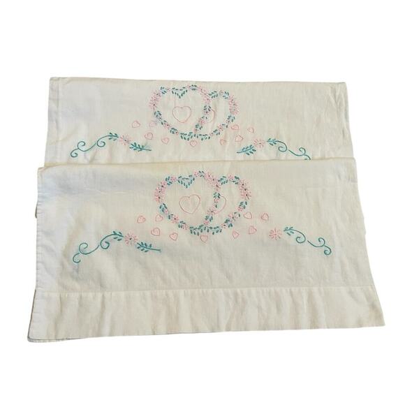 Vintage set of two white pillowcases pink blue floral embroidered standard size - Picture 1 of 4